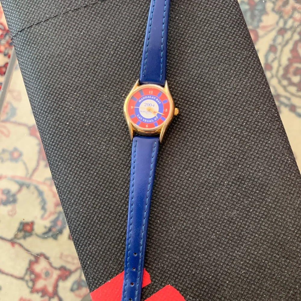 Round shaped watch